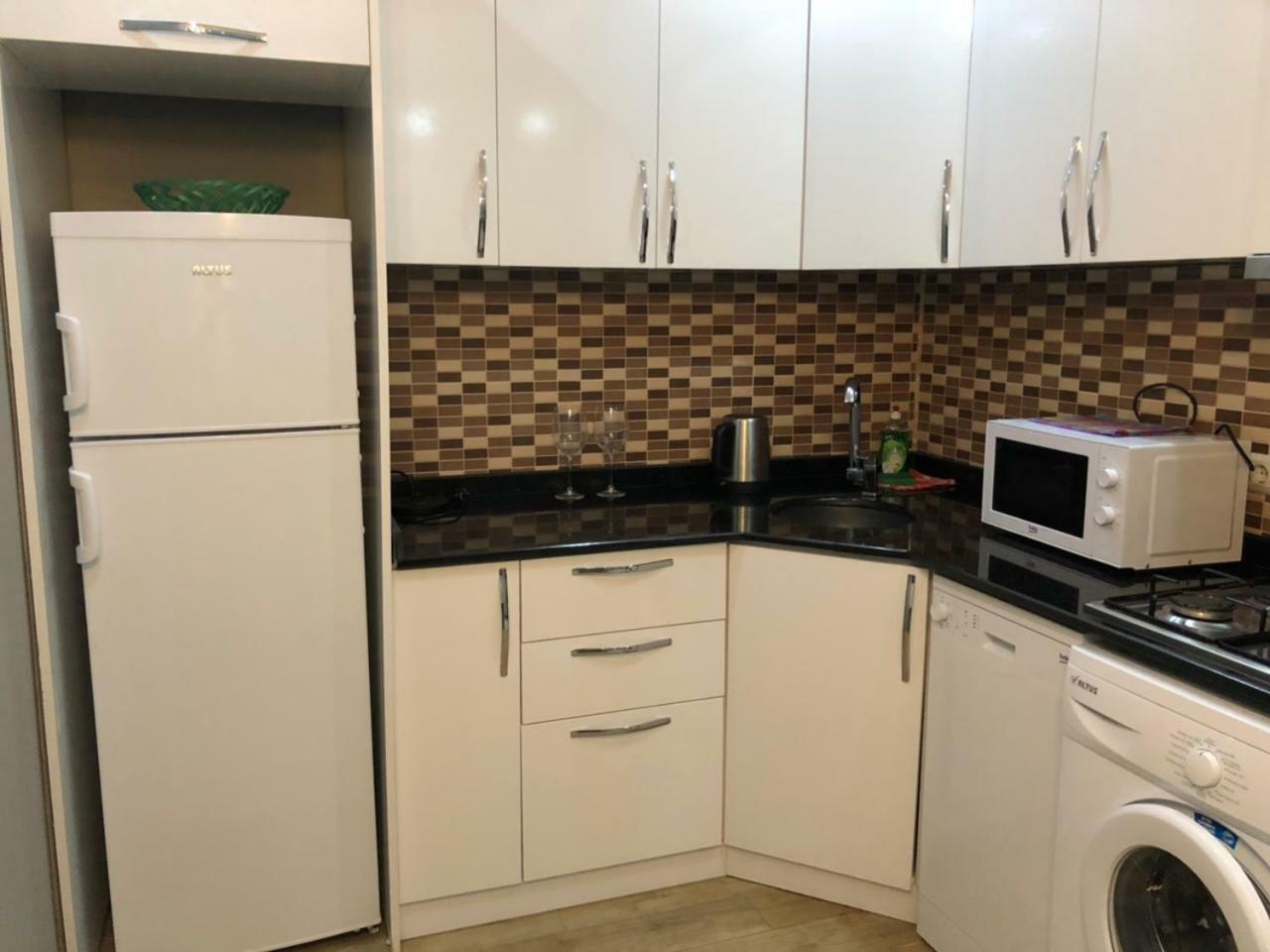 Luxure Apartments Батуми Екстериор снимка
